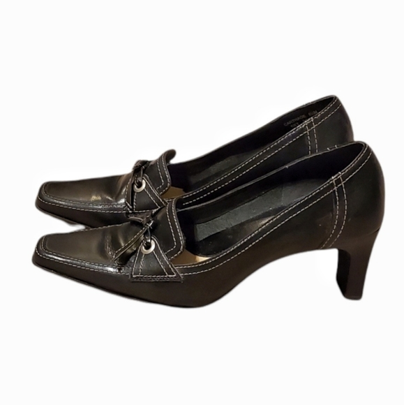 Connie women's Black point toe heels. - Picture 2 of 8